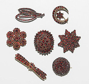 Schuler Auktionen AG - Lot: 7 Granat-Broschen