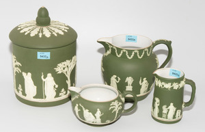 Schuler Auktionen AG - Wedgwood, Deckeldose und 3 Krüge