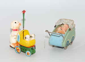 Schuler Auktionen AG - Lot: 2 Spielsachen "Kinderwagen"