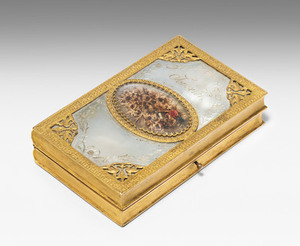 Schuler Auktionen AG - "Palais royal"- Nähset in Buchattrappe