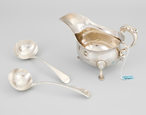 Schuler Auktionen AG - Lot: Saucière und 2 Löffel