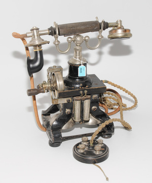 Schuler Auktionen AG - Skelett-Telefon "L.M. Ericsson"