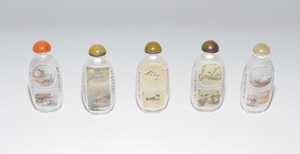 Schuler Auktionen AG - Lot: 5 zeitgenössische Snuff Bottles mit Innenmalerei