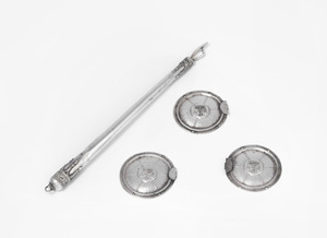 Schuler Auktionen AG - Lot: Thorazeiger und 3 Tallit-Schliessen