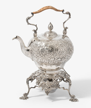 Schuler Auktionen AG - Teekanne auf Rechaud