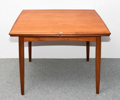 Schuler Auktionen AG - Dyrlund, Tisch