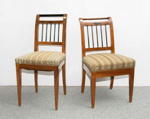 Schuler Auktionen AG - Satz von drei Stühlen