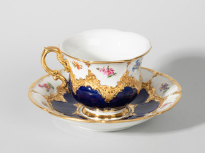 Schuler Auktionen AG - Meissen, Tasse mit Untertasse