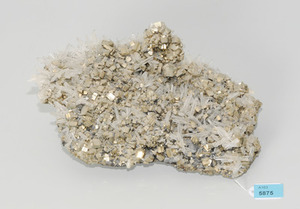 Schuler Auktionen AG - Pyrit mit Nagelquarz