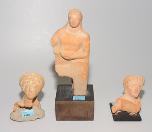 Schuler Auktionen AG - Lot: 3 Terrakotta-Figurfragmente