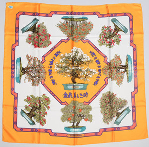 Schuler Auktionen AG - Hermès, Foulard "Bonsai"
