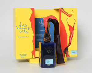 Schuler Auktionen AG - Allan Jones, Parfumflakon "Les Beaux Arts"