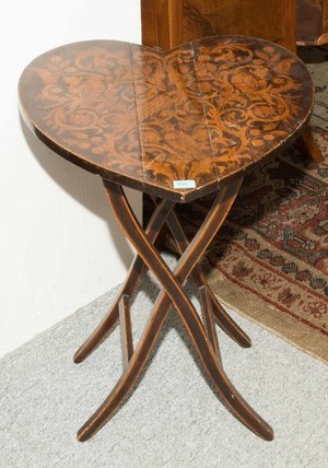 Schuler Auktionen AG - Beistelltischchen