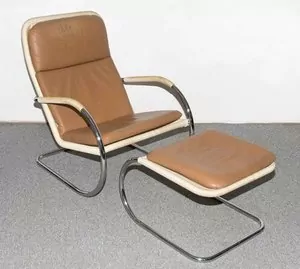 Schuler Auktionen AG - Anton Lorenz, 3 Freischwinger "D 35" und 2 Ottomane "C 35"