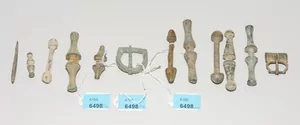 Schuler Auktionen AG - Lot: 12 kleine Gürtelbeschläge