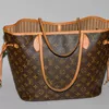 Schuler Auktionen AG - Louis Vuitton, Schultertasche "Neverfull"