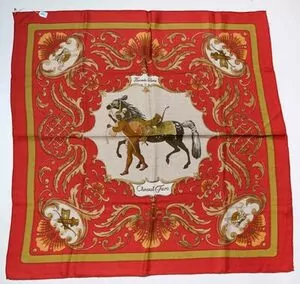 Schuler Auktionen AG - Hermès, Schal "Etendards et Bannieres"