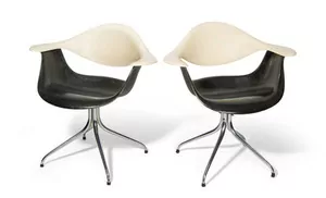 Schuler Auktionen AG - George Nelson, 1 Paar Armlehnstühle "DAF Swagged-Leg"