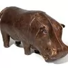Schuler Auktionen AG - Dimitri Omersa, Fusshocker "Hippopotamus"