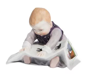 Schuler Auktionen AG - Meissen, Figur "Kind mit Bilderbuch, gross"