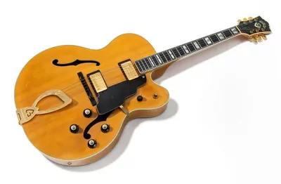 Schuler Auktionen AG - E-Gitarre, Guild "X-500D"