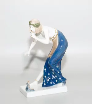 Schuler Auktionen AG - Porzellanfabrik W. Goebel, Figur "Schlangenbeschwörerin"
