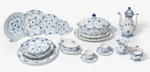 Schuler Auktionen AG - Royal Copenhagen, Kaffee- und Teeservice "Musselmalet"
