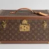 Schuler Auktionen AG - Louis Vuitton, Beauty case "Boîte bouteilles et glace"