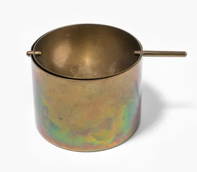 Schuler Auktionen AG - Arne Jacobsen, Kippascher "Cylinda Line Brass"