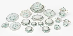 Schuler Auktionen AG - Meissen, Tafel- und Kaffeeservice "Indische Blume in Grün"