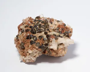 Schuler Auktionen AG - Demantoid auf Feldspat-Eisen-Konglomerat