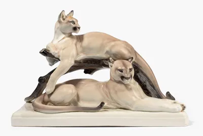 Schuler Auktionen AG - Staatliche Porzellanmanufaktur Nymphenburg, Tierfigurengruppe "Pumas"