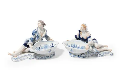 Schuler Auktionen AG - Meissen, 1 Paar figürliche Gewürzschalen "Zwiebelmuster" 