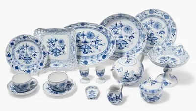 Schuler Auktionen AG - Meissen, Tafel- und Teeserviceteile "Zwiebelmuster"