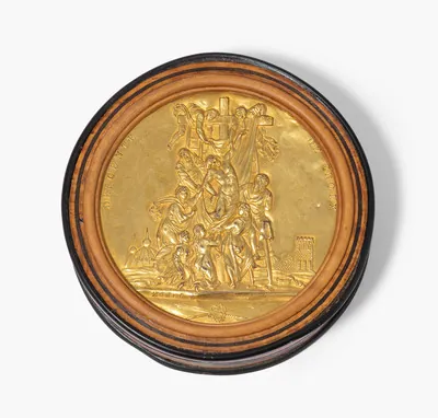 Schuler Auktionen AG - Wurzelholz-Dose mit Medaille, um 1800