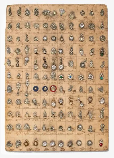 Schuler Auktionen AG - Schmuck-Musterbogen, Swarovski/Gablonz 1920–30er Jahre
