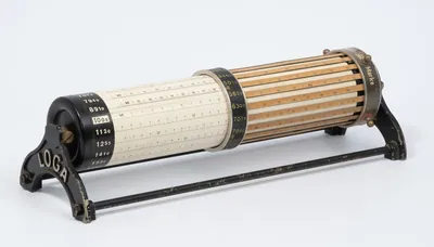 Schuler Auktionen AG - LOGA, Rechenwalze "Calculator 2,4 m."