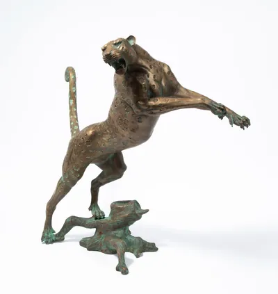 Schuler Auktionen AG - Figur, Attackierender Leopard