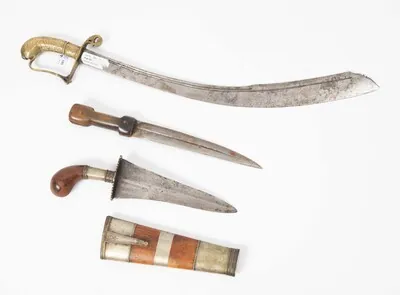 Schuler Auktionen AG - Lot: 3 aussereuropäische Griffwaffen