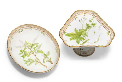 Schuler Auktionen AG - Royal Copenhagen, "Flora Danica", Fussschale und ovale Schale 