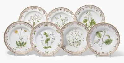 Schuler Auktionen AG - Royal Copenhagen, 12 Suppenteller "Flora Danica"