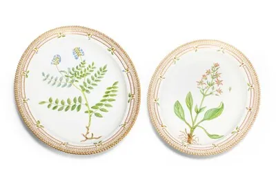 Schuler Auktionen AG - Royal Copenhagen, "Flora Danica", 2 ovale Platten