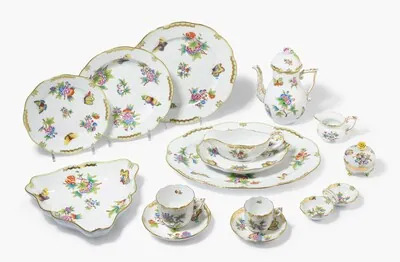 Schuler Auktionen AG - Herend, Tafel- und Kaffeeservice "Victoria avec bord doré"