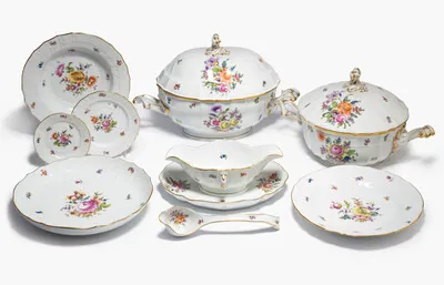 Schuler Auktionen AG - Herend, umfangreiches Tafelservice "Bouquet de Herend"