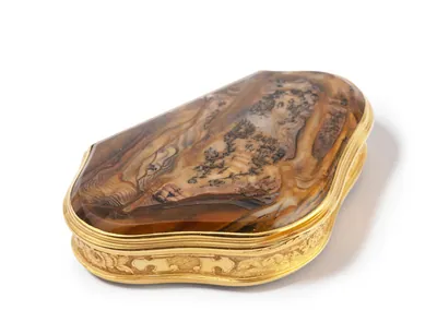 Schuler Auktionen AG - Achat-Golddose, wohl Dresden um 1750