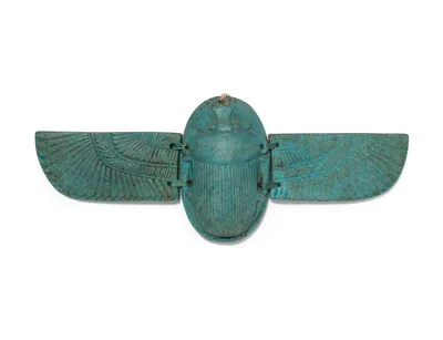 Schuler Auktionen AG - Geflügelter Skarabäus