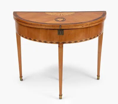 Schuler Auktionen AG - Demilune-Tisch