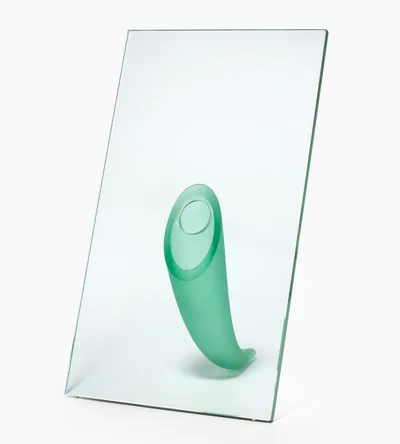 Schuler Auktionen AG - Philippe Starck, Vase "Une Étrangetée Contre Le Mur"