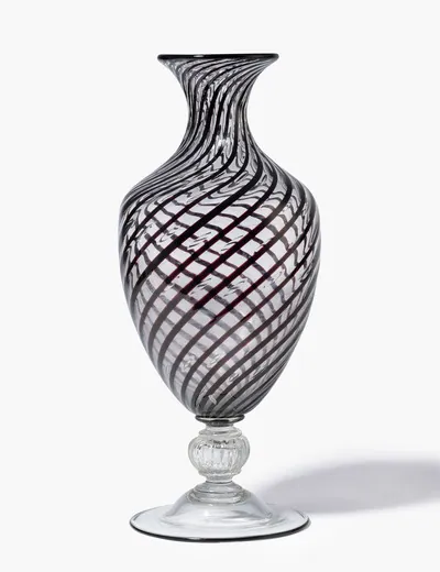 Schuler Auktionen AG - Venini & C. Murano, Fussvase "Veronese mezza filigrana"