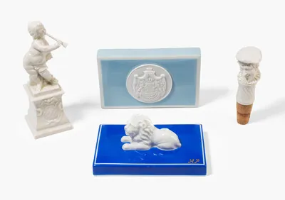 Schuler Auktionen AG - Nymphenburg, Flaschenzapfen, 2 Briefbeschwerer und Figur